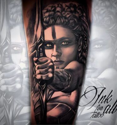 Tatuaje amazona con arco realizado por Aitor Murga en Ink for All Tattoo