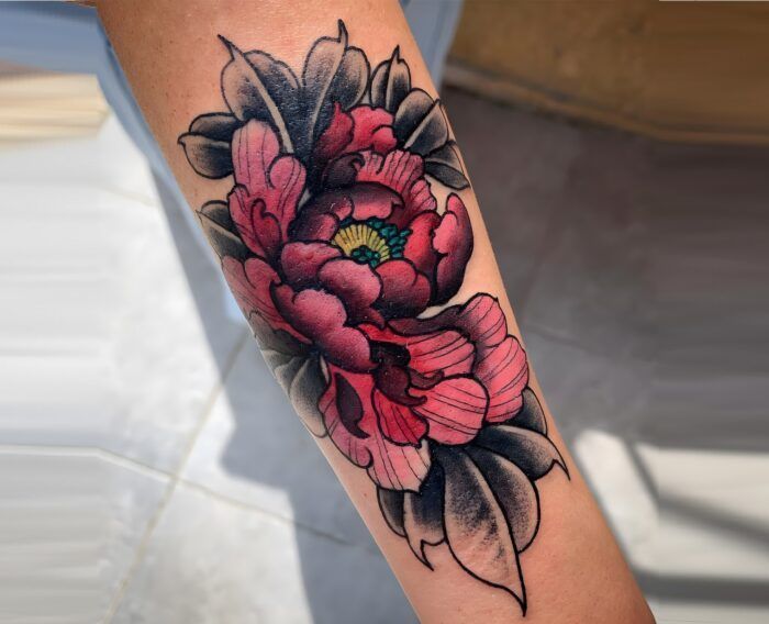Tatuaje en color de flores realizado por Aitor Murga en Ink for All Tattoo