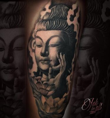 Tatuaje realista de buda realizado por Aitor Murga en Ink for All Tattoo