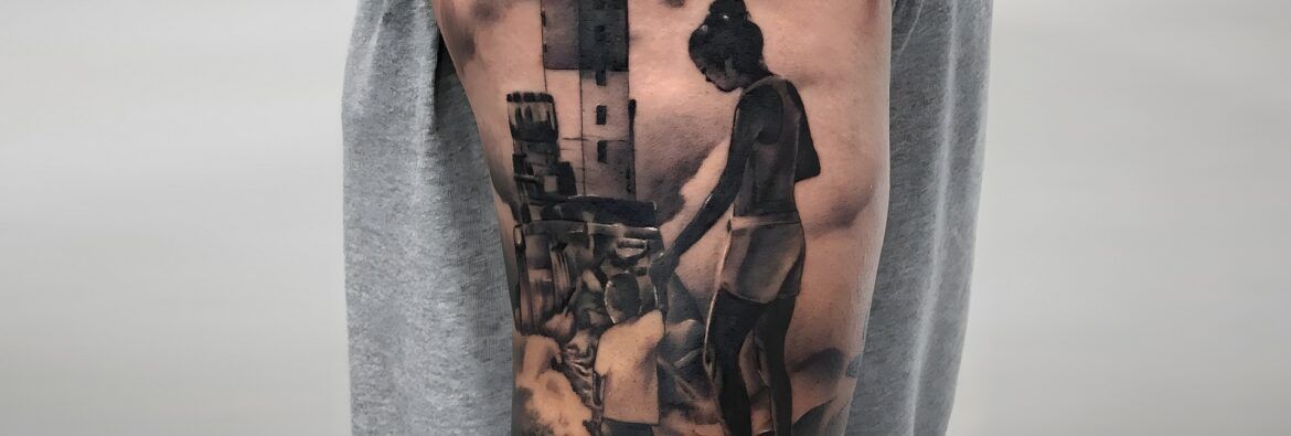 Tatuaje realista de madre e hijo realizado por Aitor Murga en Ink for All Tattoo