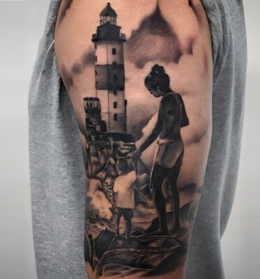 Tatuaje realista de madre e hijo realizado por Aitor Murga en Ink for All Tattoo
