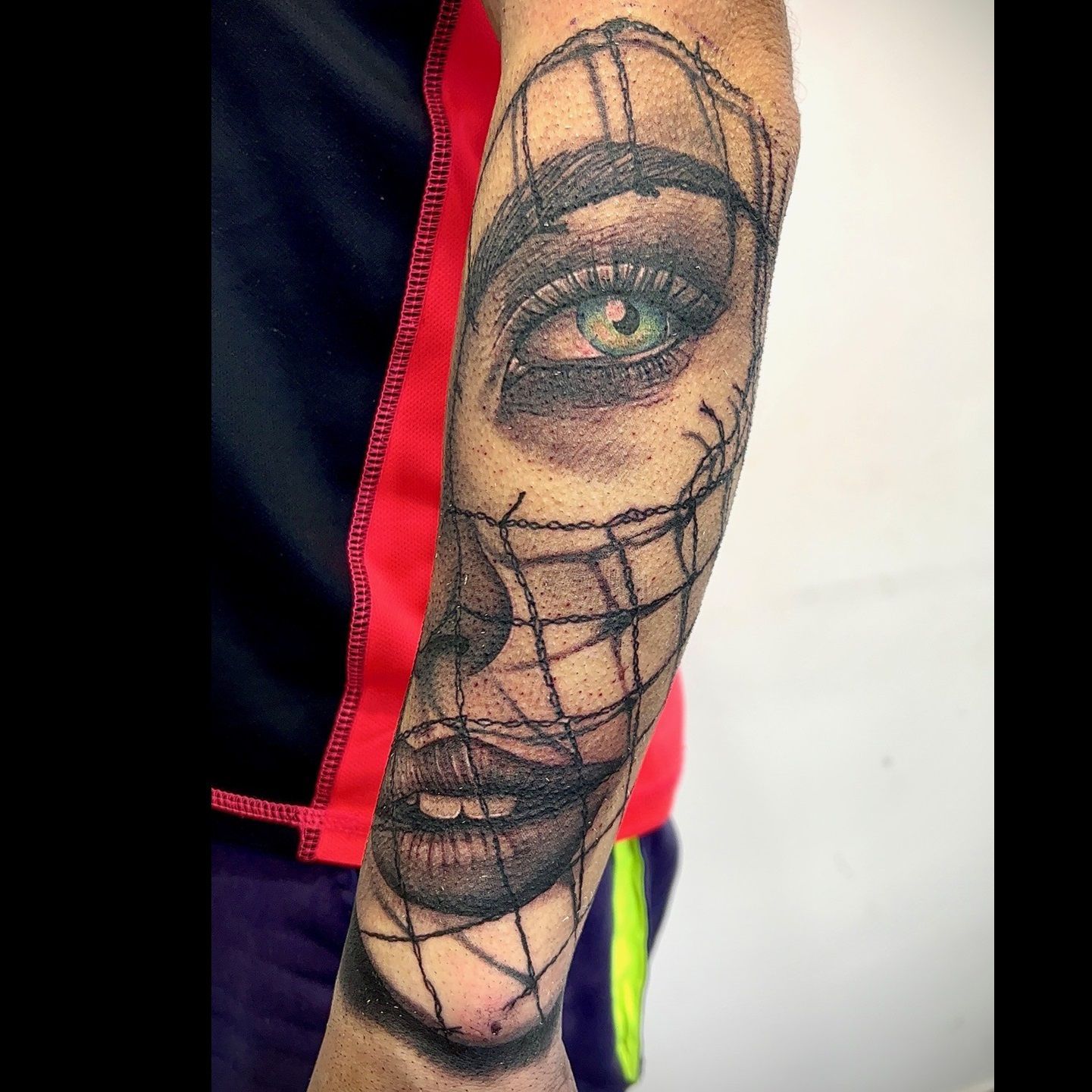 Tatuaje de catrina con ojos verdes realizado por Aitor Murga en Ink for All Tattoo
