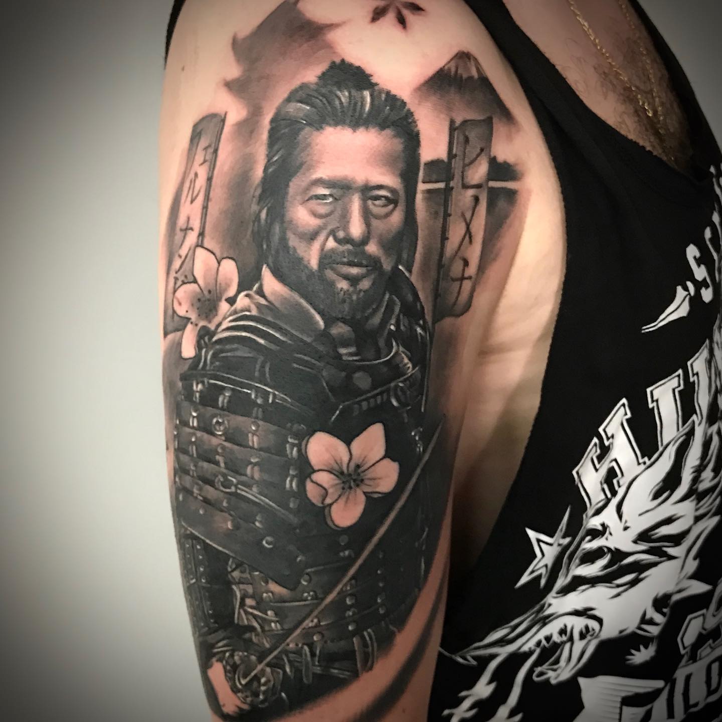 Tatuaje realista del actor Hiroyuki Sanada realizado por Aitor Murga en Ink for All