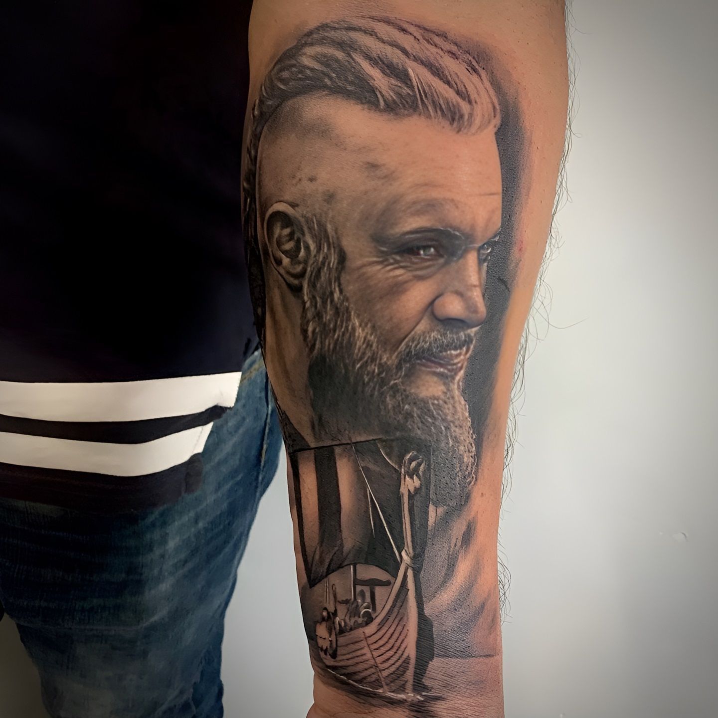 Tatuaje realista de Harald de la pelicula Vikingos realizado por Aitor Murga en Ink for All